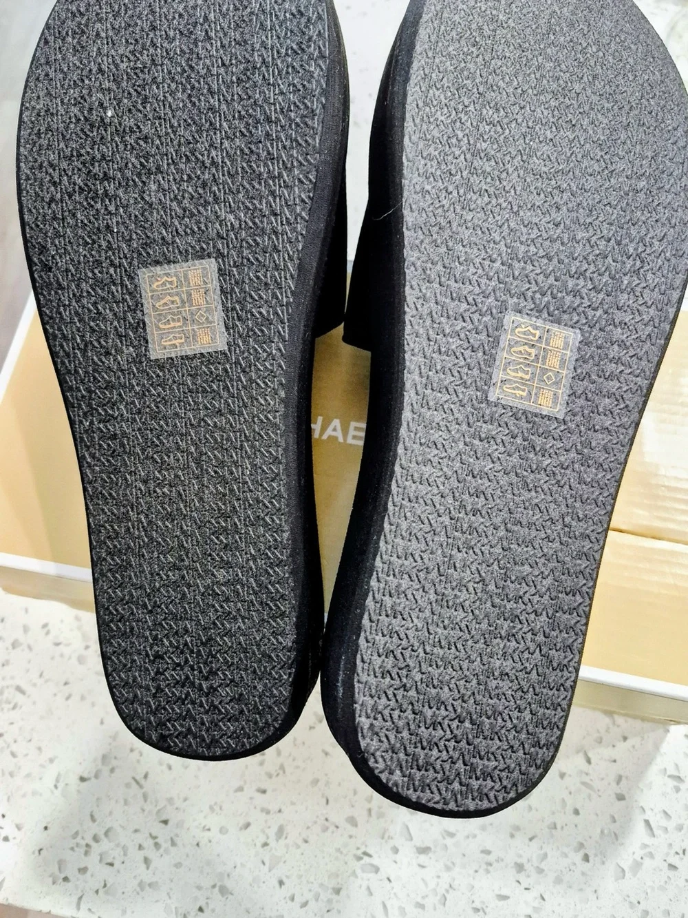 Bran new MICHAEL Michael Kors Black Slip-On Slide Sandals size 10